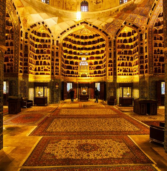 موزه چینی‌خانه اردبیل، نمایشگاه چینی‌های نفیس 500 ساله